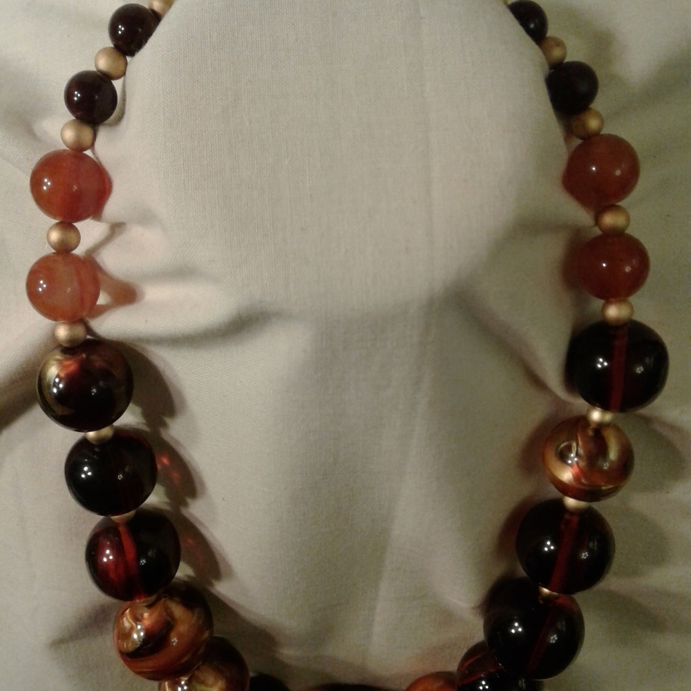 Marbled bead necklace.